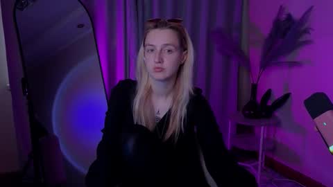 aishiro online show from 09/16/25, 01:34