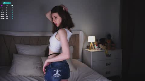 Snapshot of aislyfarran chatting on 02/02/25, 01:12 Aliza online show from 02/02/25, 01:12