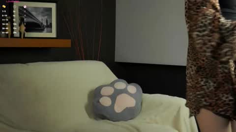 Snapshot of aislyfarran chatting on 03/08/25, 01:06 Aliza online show from 03/08/25, 01:06