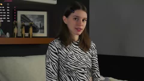Snapshot of aislyfarran chatting on 03/11/25, 01:05 Aliza online show from 03/11/25, 01:05