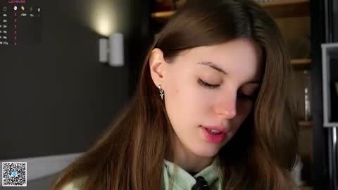 Snapshot of aislyfarran chatting on 10/01/25, 01:11 Aliza online show from 10/01/25, 01:11