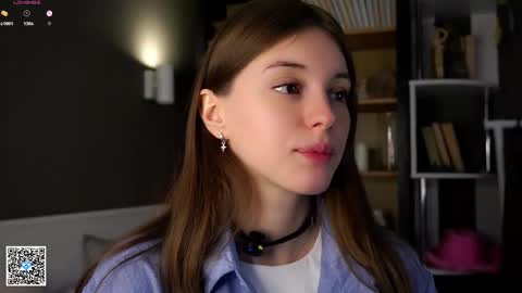 Snapshot of aislyfarran chatting on 10/04/25, 01:03 Aliza online show from 10/04/25, 01:03
