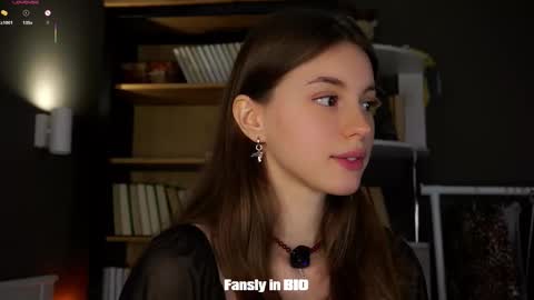 Snapshot of aislyfarran chatting on 10/17/25, 12:14 Aliza online show from 10/17/25, 12:14