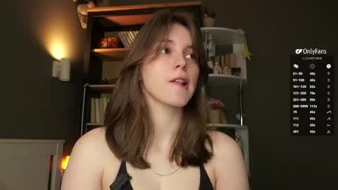 Snapshot of aislyfarran chatting on 04/02/26, 01:14 Aliza online show from 04/02/26, 01:14