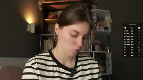 Snapshot of aislyfarran chatting on 04/12/26, 01:32 Aliza online show from 04/12/26, 01:32