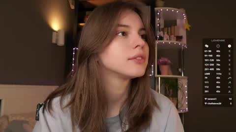 Snapshot of aislyfarran chatting on 04/15/26, 01:23 Aliza online show from 04/15/26, 01:23