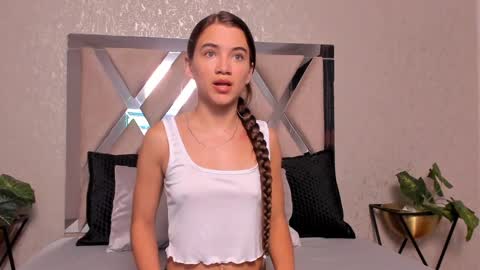 little aitana  online show from 01/10/25, 12:58