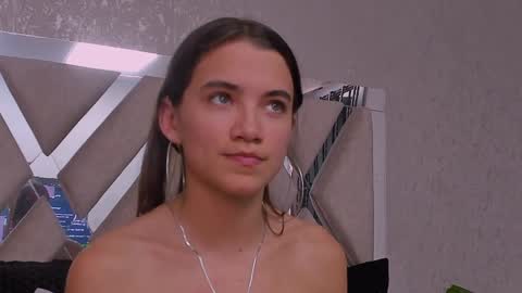 little aitana  online show from 01/18/25, 03:59