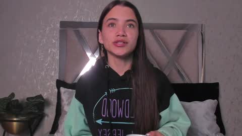 little aitana  online show from 02/06/25, 12:05