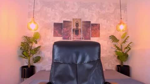 little aitana  online show from 12/18/25, 10:05