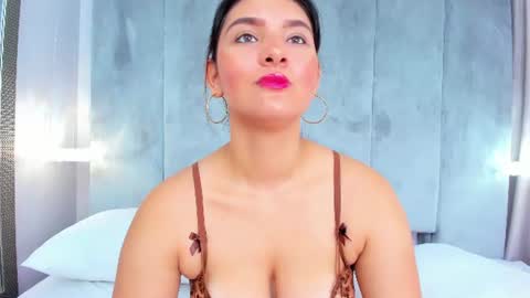 Snapshot of aitanajones1_ chatting on 06/15/26, 11:45 Aitana online show from 06/15/26, 11:45