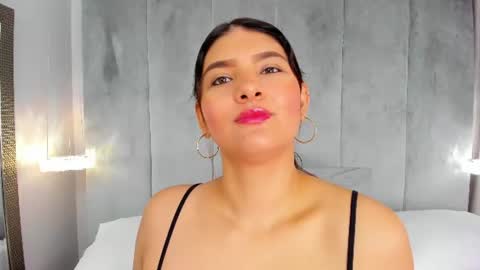 Snapshot of aitanajones1_ chatting on 06/17/26, 11:01 Aitana online show from 06/17/26, 11:01