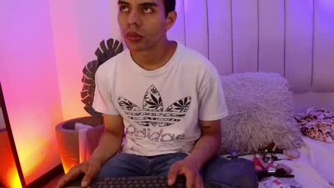 aji_golds online show from 05/19/26, 06:36