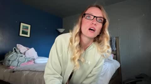 Snapshot of ajmiller25 chatting on 03/03/26, 08:04 AJ online show from 03/03/26, 08:04