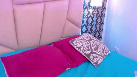 A K A N E  U W U online show from 01/07/25, 03:23