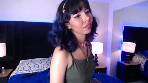 A K A N E  U W U online show from 01/17/25, 04:04