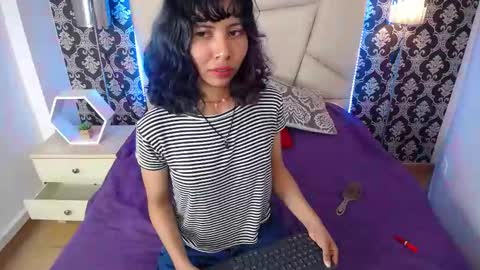 A K A N E  U W U online show from 02/28/25, 01:05