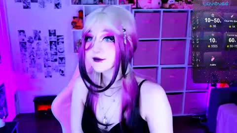 Snapshot of aki__ra chatting on 01/15/26, 08:01 Aki online show from 01/15/26, 08:01