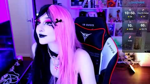 Snapshot of aki__ra chatting on 03/15/26, 09:32 Aki online show from 03/15/26, 09:32