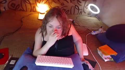 Snapshot of akindmodel chatting on 01/19/25, 04:22 Natalie online show from 01/19/25, 04:22