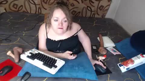 Snapshot of akindmodel chatting on 02/25/25, 10:29 Natalie online show from 02/25/25, 10:29