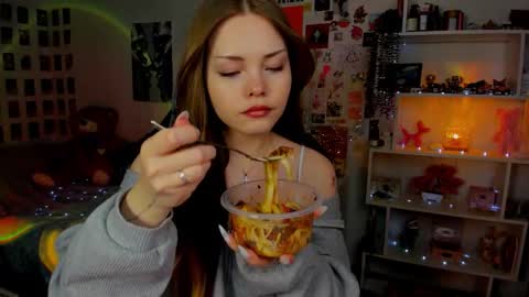 Snapshot of akirakatsu chatting on 03/08/26, 12:31 Akira online show from 03/08/26, 12:31