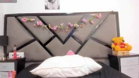 Snapshot of akiralovee chatting on 06/11/26, 12:32 Kira online show from 06/11/26, 12:32