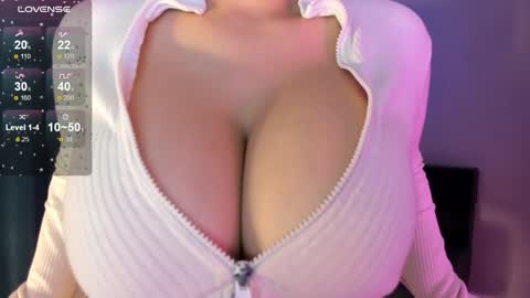 Snapshot of akura_01 chatting on 10/12/25, 08:13 Akura is here 3 online show from 10/12/25, 08:13