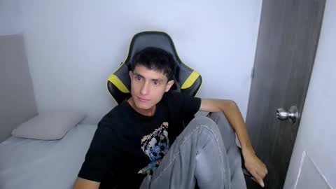 Snapshot of akyra_latin chatting on 02/19/26, 12:01 Akyra latin online show from 02/19/26, 12:01