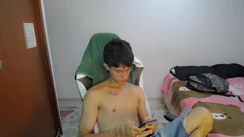 Snapshot of akyra_latin chatting on 04/01/26, 04:02 Akyra latin online show from 04/01/26, 04:02