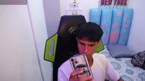 Snapshot of akyra_latin chatting on 04/02/26, 04:43 Akyra latin online show from 04/02/26, 04:43