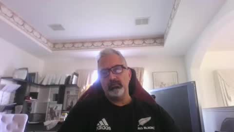 Snapshot of aladdin31673 chatting on 03/26/26, 04:12 aladdin31673 online show from 03/26/26, 04:12