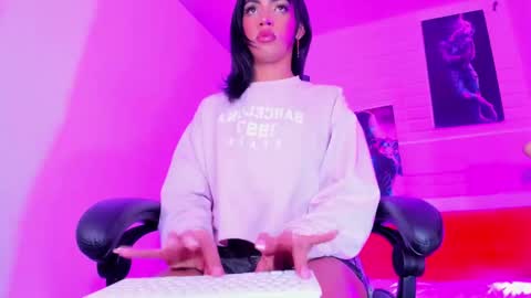 Snapshot of alahia__rodriguez chatting on 01/05/25, 07:17 Alahia Rodriguez online show from 01/05/25, 07:17