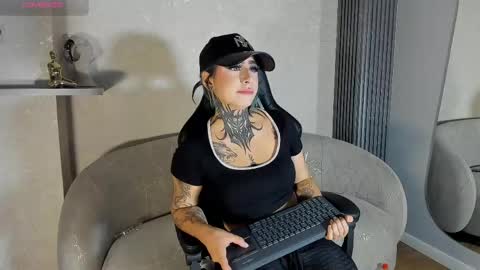 Snapshot of alahia_dangelo_ chatting on 05/31/26, 03:08 ALAHIA online show from 05/31/26, 03:08