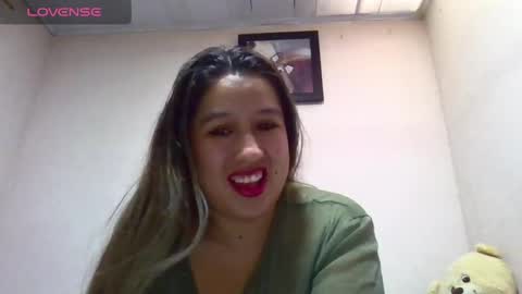 Snapshot of alahia_fox chatting on 03/06/25, 03:56 alahia online show from 03/06/25, 03:56