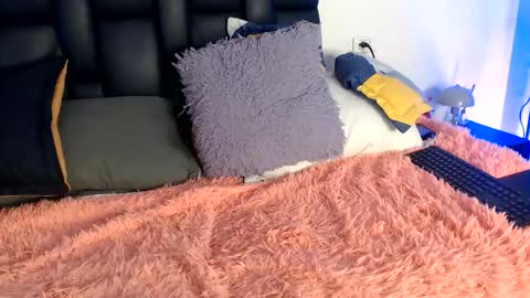 Snapshot of alaia__rose chatting on 03/18/26, 02:42 alaia online show from 03/18/26, 02:42