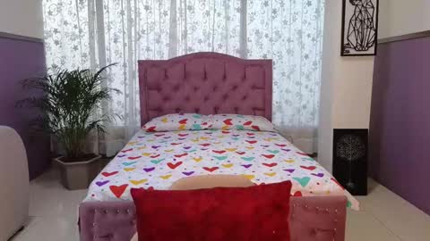 Alaia Skater online show from 10/05/25, 11:52