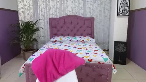 Alaia Skater online show from 10/19/25, 10:49