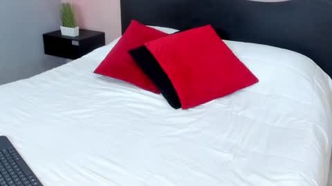     online show from 02/08/25, 01:32