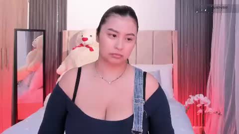 Snapshot of alaiasmile_ chatting on 07/13/26, 01:47 online show from 07/13/26, 01:47
