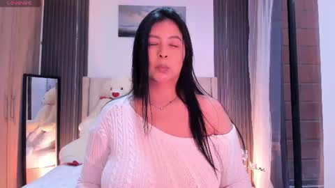 Snapshot of alaiasmile_ chatting on 07/16/26, 06:25 online show from 07/16/26, 06:25