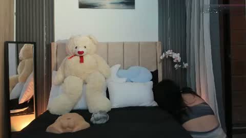 Snapshot of alaiasmile_ chatting on 07/22/26, 04:21 online show from 07/22/26, 04:21