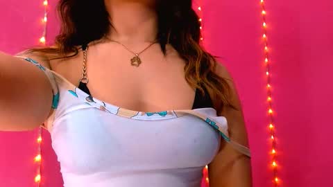 Snapshot of alaiia_rosse chatting on 03/04/26, 08:59 Alaiia online show from 03/04/26, 08:59