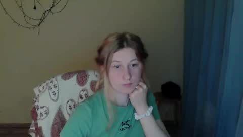 Snapshot of alalaska_ana chatting on 05/19/26, 04:57 Anna online show from 05/19/26, 04:57