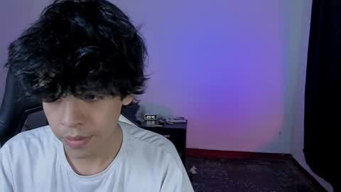 Snapshot of alan18n chatting on 11/18/25, 02:17 alan18n online show from 11/18/25, 02:17