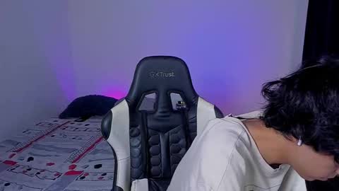 Snapshot of alan18n chatting on 11/25/25, 04:45 alan18n online show from 11/25/25, 04:45