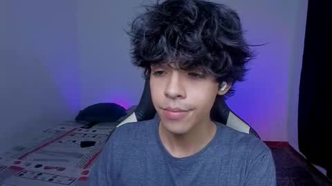 Snapshot of alan18n chatting on 11/28/25, 02:47 alan18n online show from 11/28/25, 02:47