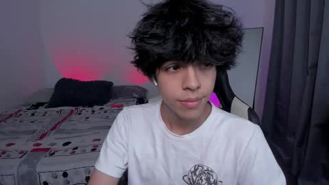 Snapshot of alan18n chatting on 01/06/26, 04:05 alan18n online show from 01/06/26, 04:05