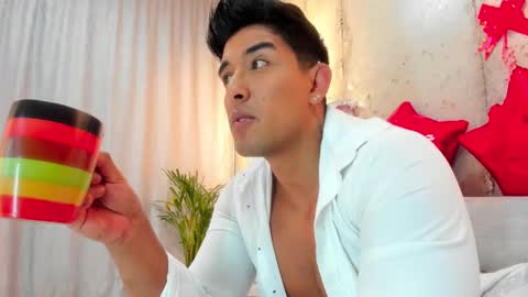 Snapshot of alan_greek_1 chatting on 02/15/25, 11:17 Alan greek online show from 02/15/25, 11:17