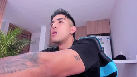 Snapshot of alan_greek_1 chatting on 01/08/26, 01:02 Alan greek online show from 01/08/26, 01:02